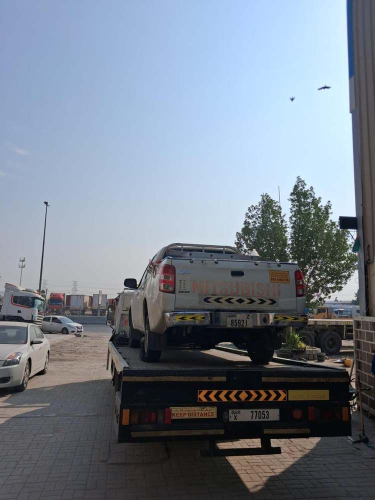 Mitsubishi L200 pickup carried by a Zubair Recovery flatbed